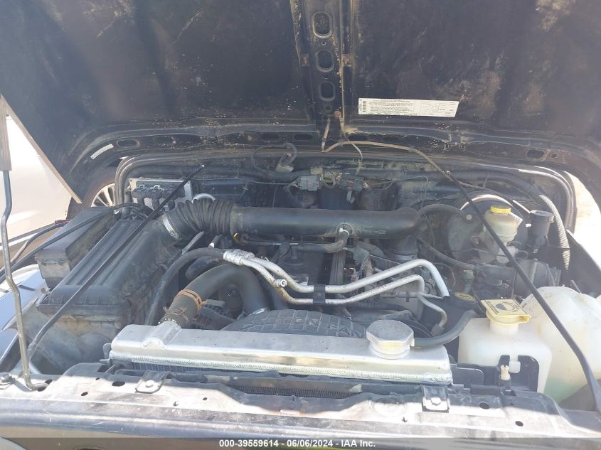 2004 Jeep Wrangler Sahara VIN: 1J4FA59SX4P703184 Lot: 39559614