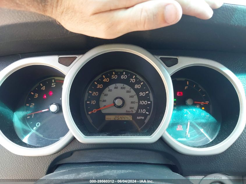 2004 Toyota 4Runner Sr5 V8 VIN: JTEBT14R940037757 Lot: 39560312