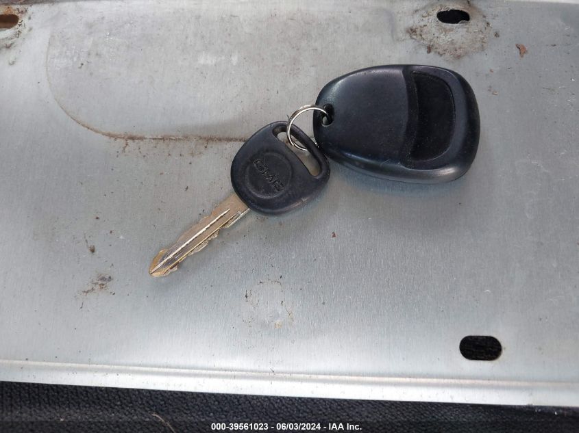 2004 GMC Sierra 1500 Sle VIN: 2GTEC19T941172568 Lot: 39561023