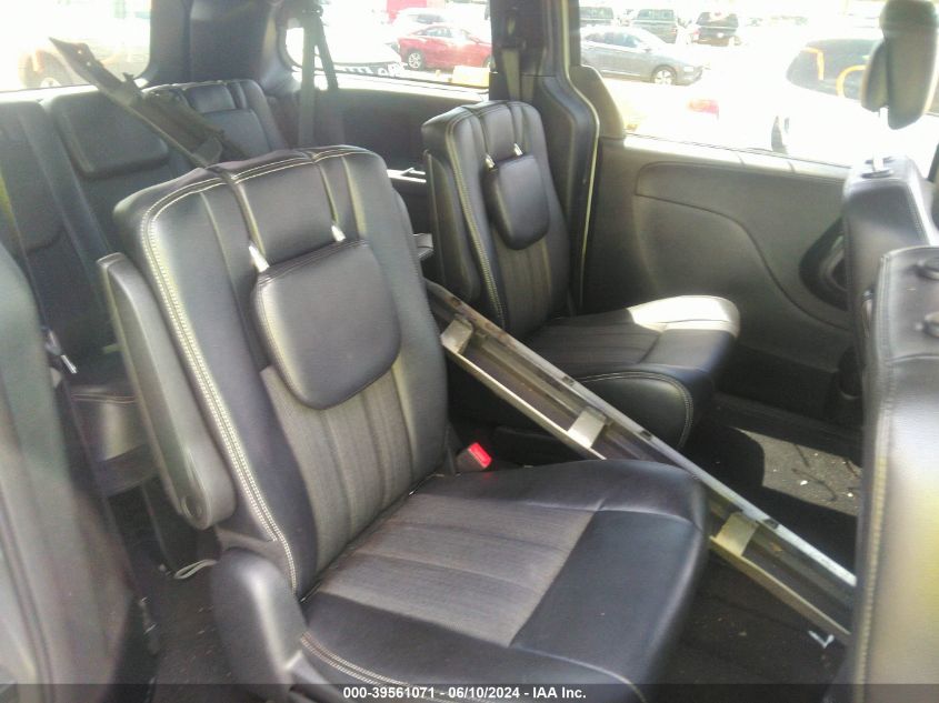 2015 Chrysler Town & Country S VIN: 2C4RC1HG8FR562619 Lot: 39561071