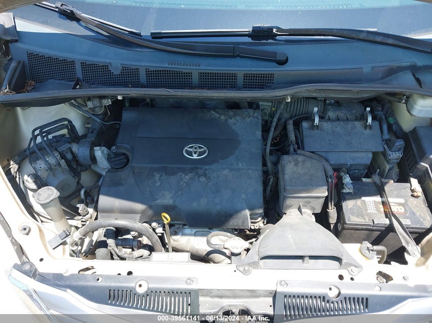 2011 Toyota Sienna Xle V6 VIN: 5TDYK3DCXBS136851 Lot: 39561141