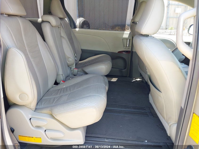 2011 Toyota Sienna Xle V6 VIN: 5TDYK3DCXBS136851 Lot: 39561141