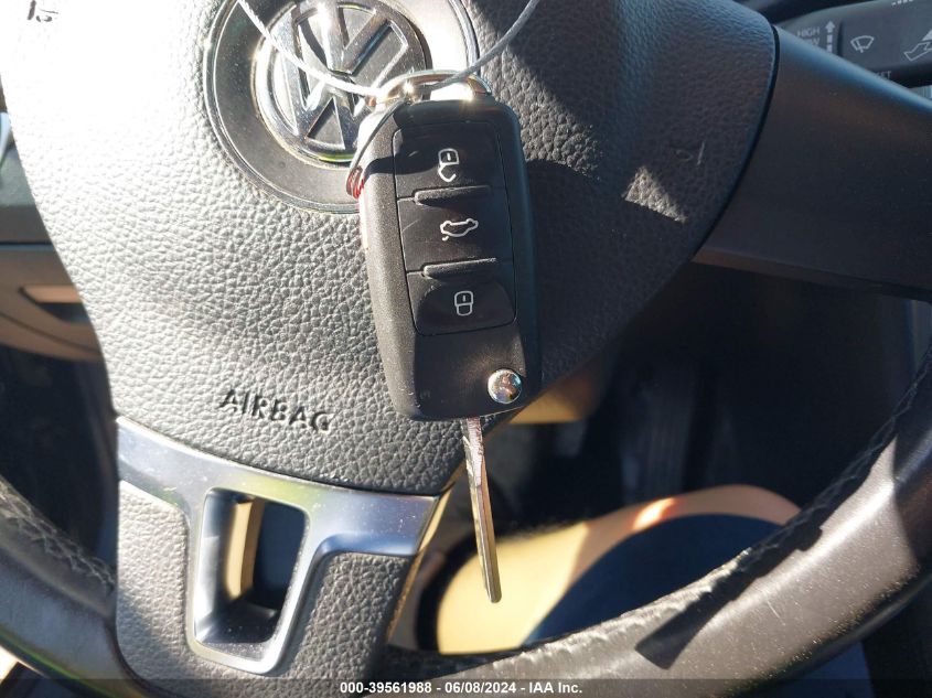 2015 Volkswagen Passat 1.8T Limited Edition VIN: 1VWAS7A32FC117826 Lot: 39561988