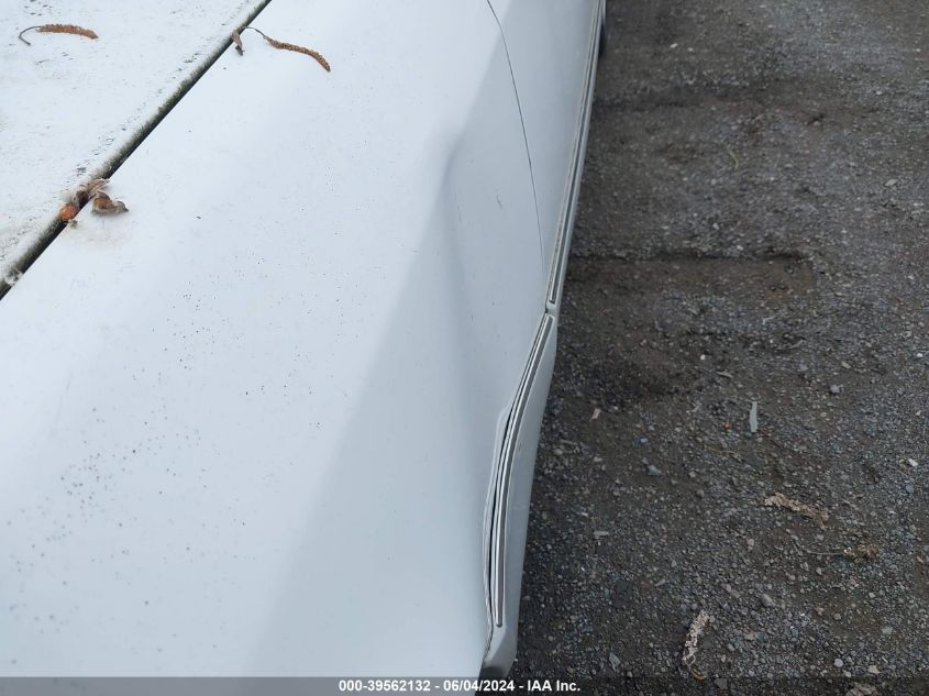 1995 Mercedes-Benz E 320 Base/320 Special VIN: WDBEA32E3SC180586 Lot: 39562132