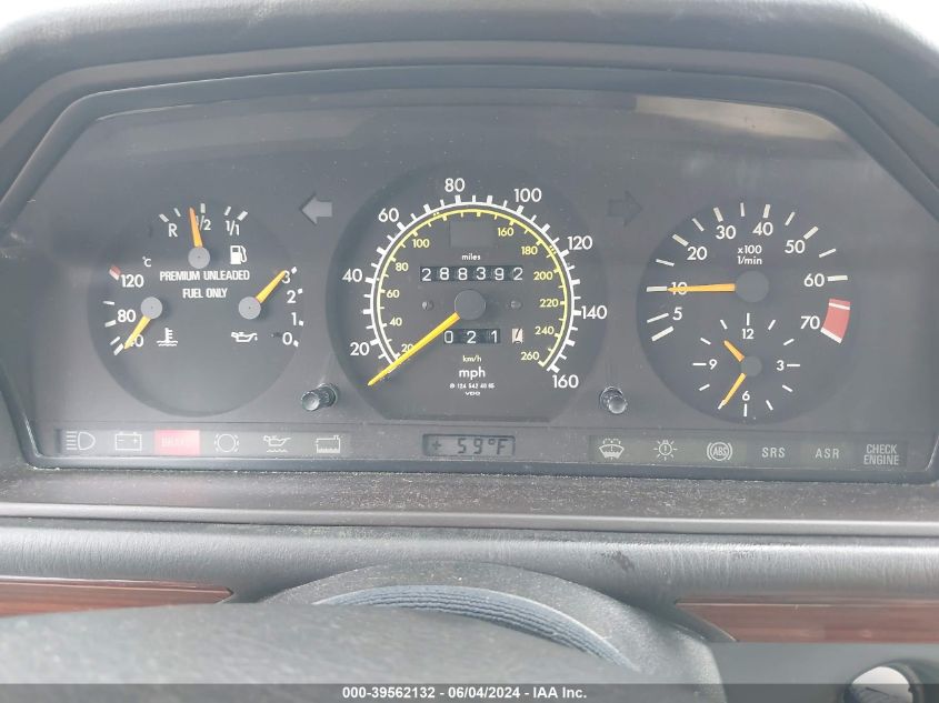 1995 Mercedes-Benz E 320 Base/320 Special VIN: WDBEA32E3SC180586 Lot: 39562132