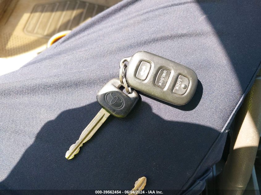 2003 Toyota Camry Le VIN: 4T1BE32K43U140653 Lot: 39562454