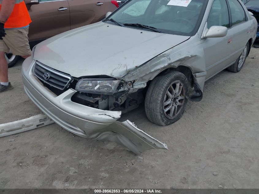 2000 Toyota Camry Xle V6 VIN: 4T1BF28K3YU095601 Lot: 39562853