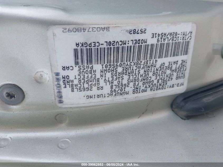 2000 Toyota Camry Xle V6 VIN: 4T1BF28K3YU095601 Lot: 39562853