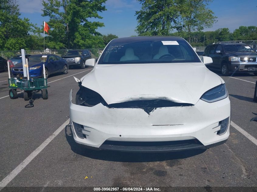 2018 Tesla Model X 100D/75D/P100D VIN: 5YJXCAE26JF121947 Lot: 39562957