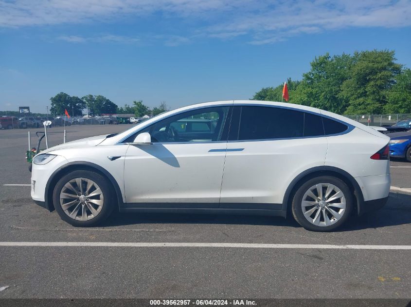 2018 Tesla Model X 100D/75D/P100D VIN: 5YJXCAE26JF121947 Lot: 39562957