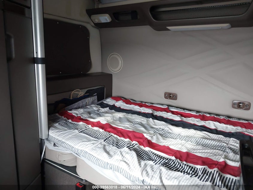 2016 Volvo Vn Vnl VIN: 4V4NC9EH1GN954760 Lot: 39563018