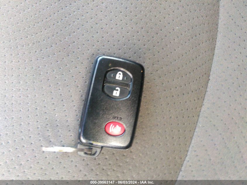 2015 Toyota Prius Two VIN: JTDKN3DU8F1900236 Lot: 39563147