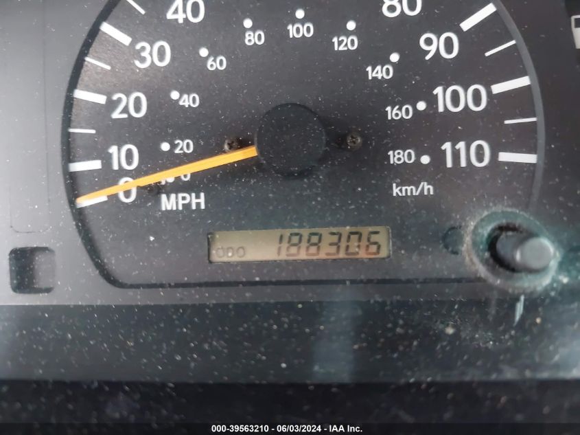 2000 Toyota Tacoma Prerunner VIN: 5TENM92N5YZ696518 Lot: 39563210