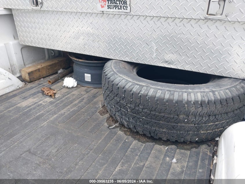 2003 Chevrolet Silverado 1500 Ls VIN: 2GCEK19T931110976 Lot: 39563235