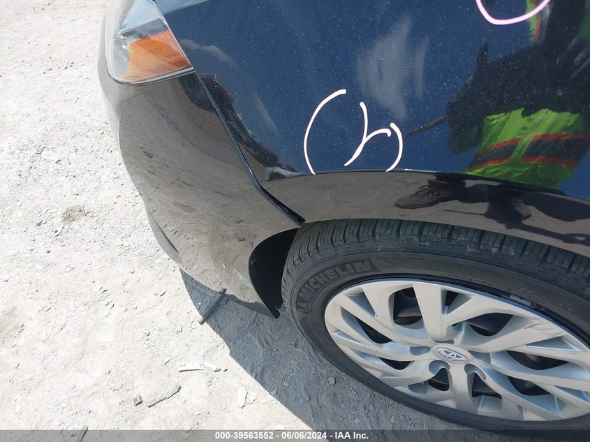 2019 TOYOTA COROLLA LE - 2T1BURHE2KC212389