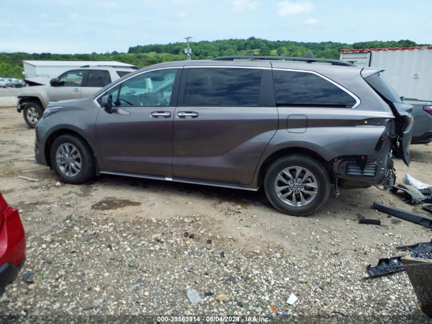 2022 TOYOTA SIENNA XLE - 5TDYRKEC0NS107156