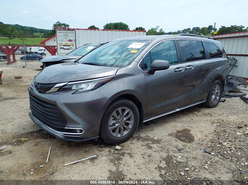 2022 TOYOTA SIENNA XLE - 5TDYRKEC0NS107156