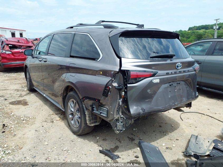 2022 TOYOTA SIENNA XLE - 5TDYRKEC0NS107156