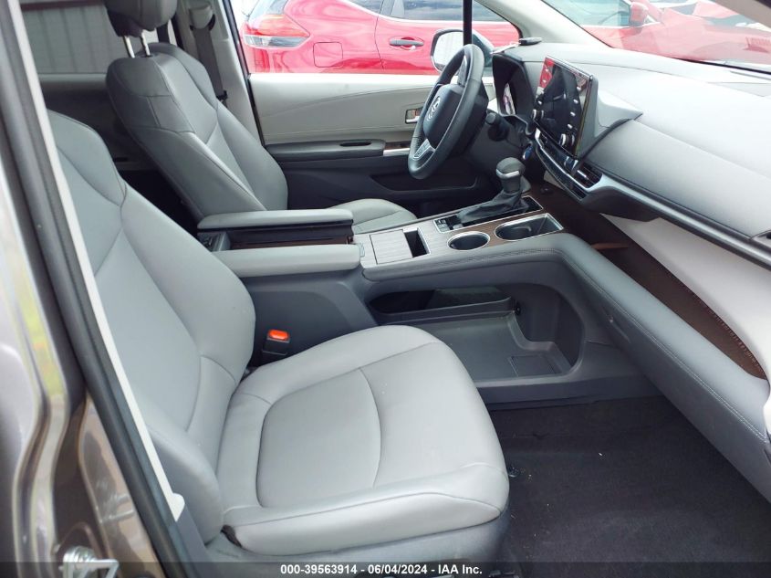 2022 TOYOTA SIENNA XLE - 5TDYRKEC0NS107156