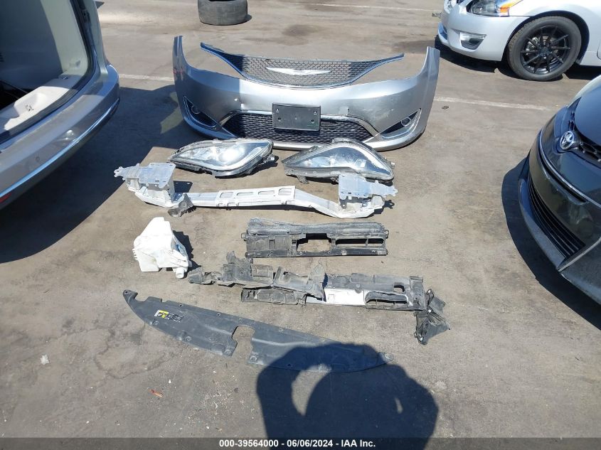 2017 Chrysler Pacifica Touring-L VIN: 2C4RC1BG1HR539727 Lot: 39564000