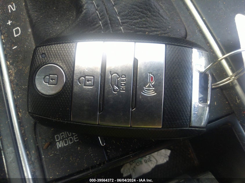 2017 Kia Sorento 3.3L Ex VIN: 5XYPHDA51HG305795 Lot: 39564372