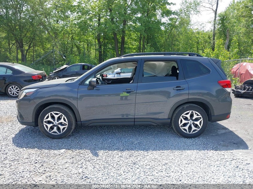 2024 Subaru Forester Premium VIN: JF2SKADC7RH423526 Lot: 39565173