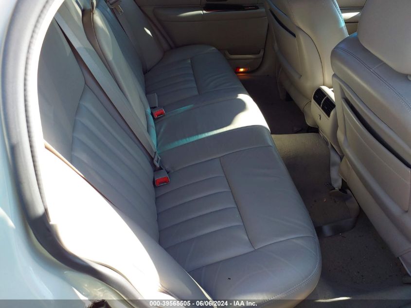 2005 Lincoln Town Car Signature VIN: 1LNHM81W15Y667415 Lot: 39565505