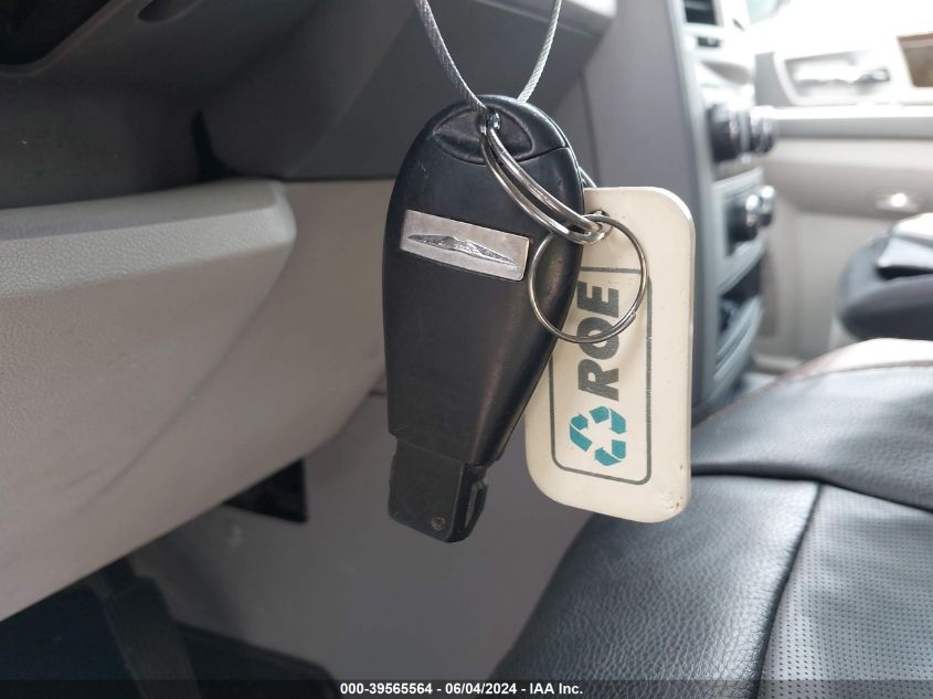 2010 Chrysler Town & Country Touring VIN: 2A4RR5D1XAR243121 Lot: 39565564