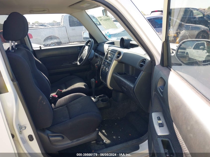 2005 Scion Xb VIN: JTLKT324850198288 Lot: 39566179