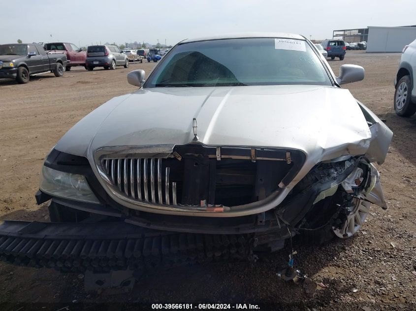 2003 Lincoln Town Car Executive VIN: 1LNHM81W03Y624813 Lot: 39566181