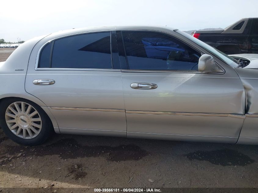 2003 Lincoln Town Car Executive VIN: 1LNHM81W03Y624813 Lot: 39566181