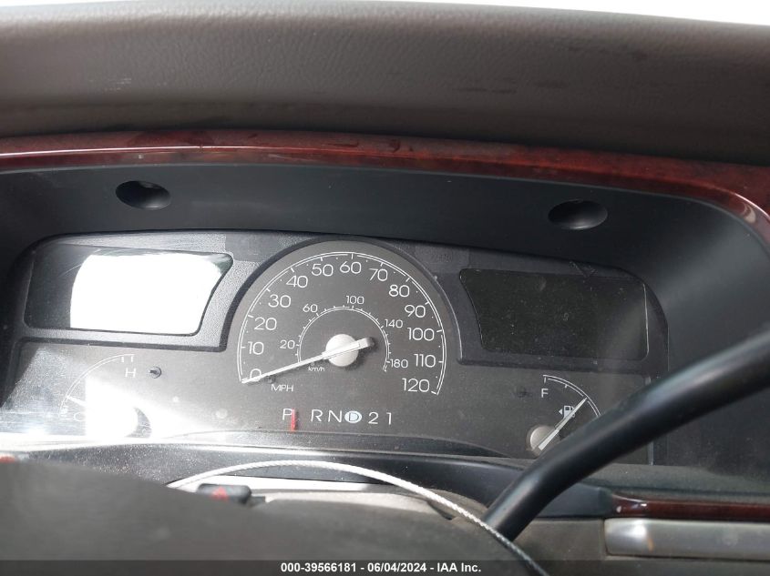 2003 Lincoln Town Car Executive VIN: 1LNHM81W03Y624813 Lot: 39566181