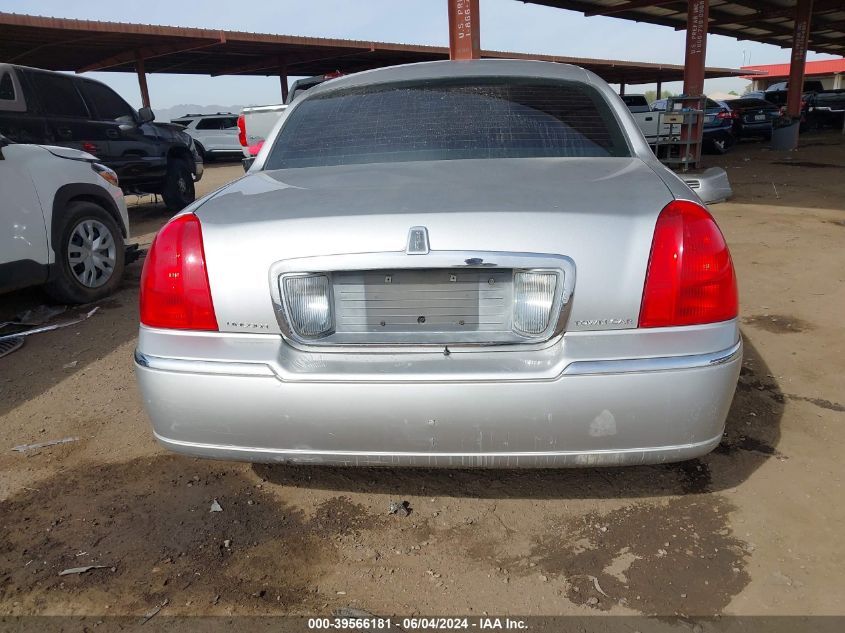 2003 Lincoln Town Car Executive VIN: 1LNHM81W03Y624813 Lot: 39566181