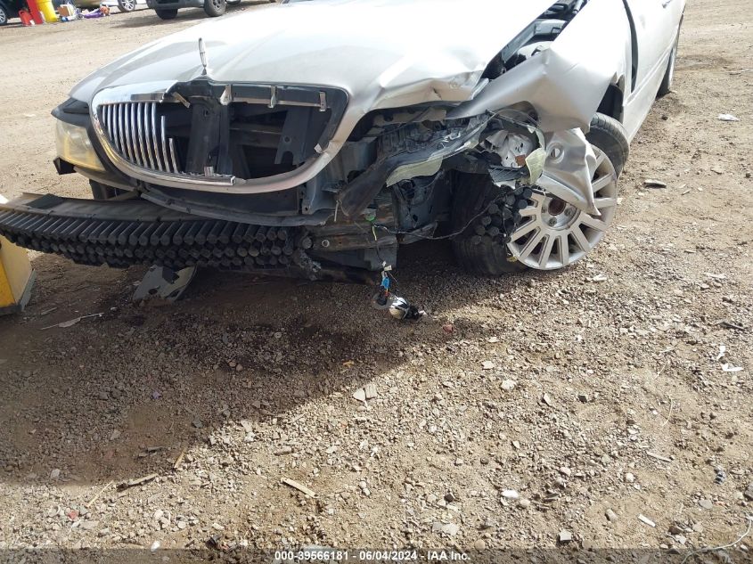 2003 Lincoln Town Car Executive VIN: 1LNHM81W03Y624813 Lot: 39566181