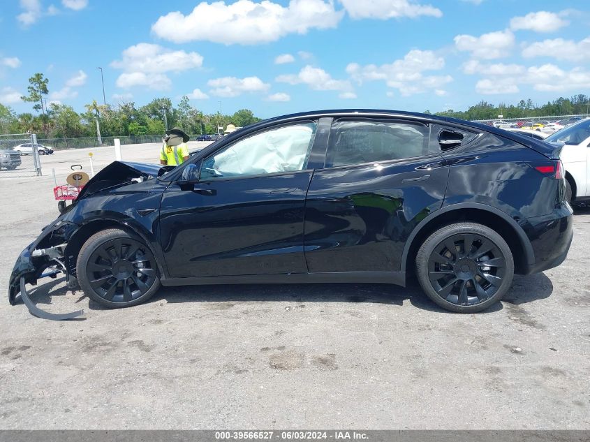 2024 Tesla Model Y Long Range Dual Motor All-Wheel Drive VIN: 7SAYGAEE3RF065743 Lot: 39566527