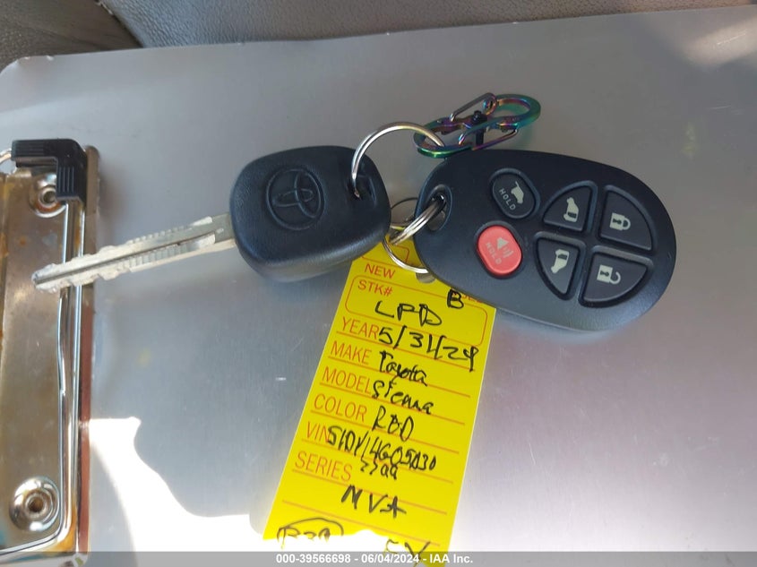 2010 Toyota Sienna Xle VIN: 5TDYK4CC5AS307799 Lot: 39566698