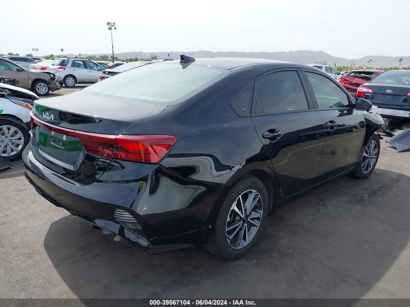 VIN 3KPF24AD5NE461593 2022 KIA FORTE LXS