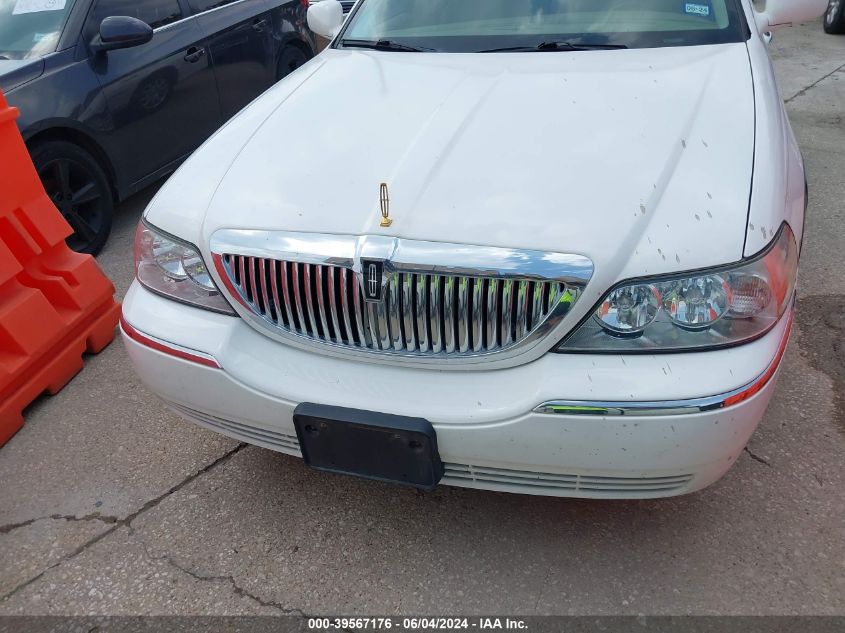 2008 Lincoln Town Car Signature Limited VIN: 2LNHM82V58X640311 Lot: 39567176