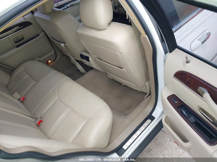 2008 Lincoln Town Car Signature Limited VIN: 2LNHM82V58X640311 Lot: 39567176