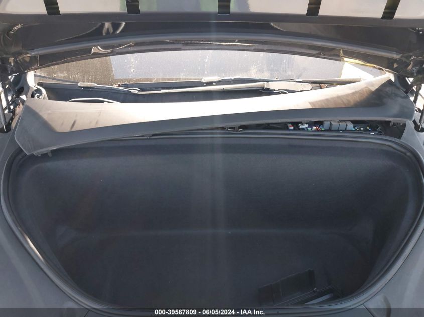 2018 Tesla Model X 100D/75D/P100D VIN: 5YJXCBE27JF135684 Lot: 39567809