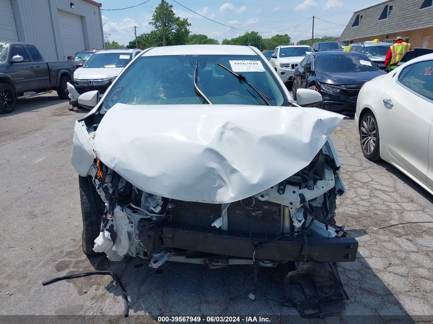 VIN 2T1BURHE9KC137111 2019 TOYOTA COROLLA LE