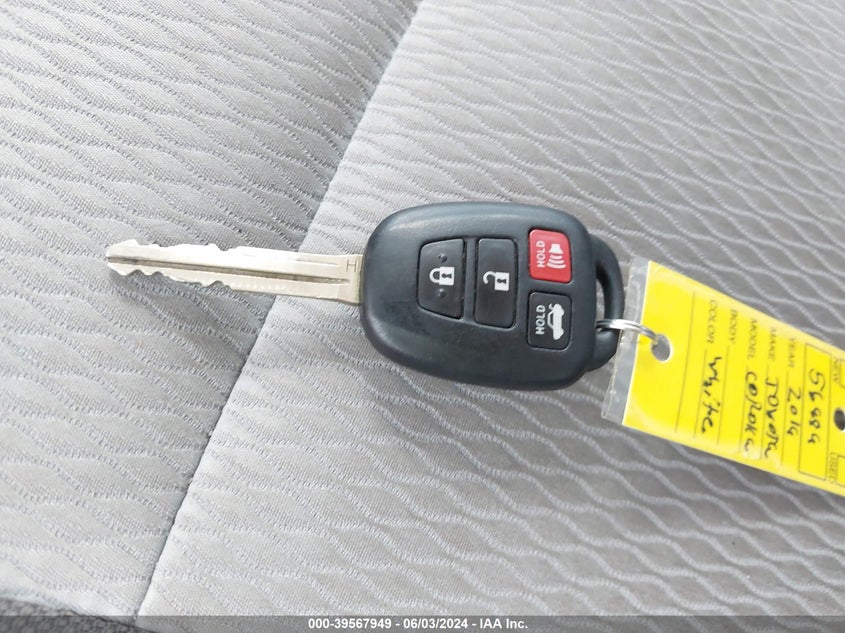 VIN 2T1BURHE9KC137111 2019 TOYOTA COROLLA LE