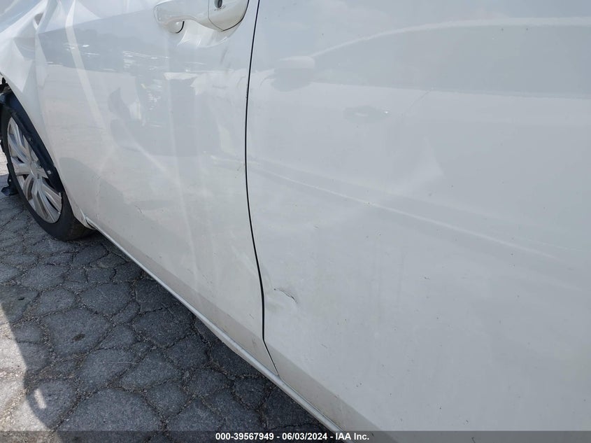 VIN 2T1BURHE9KC137111 2019 TOYOTA COROLLA LE