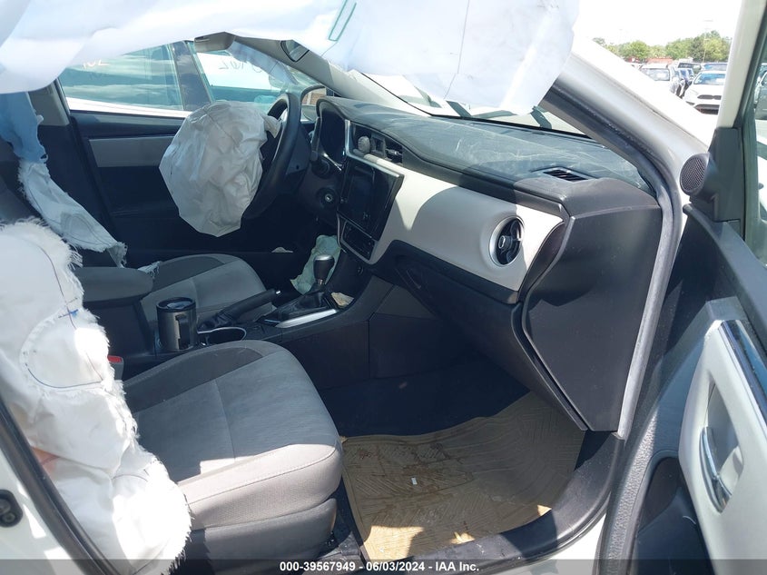 VIN 2T1BURHE9KC137111 2019 TOYOTA COROLLA LE