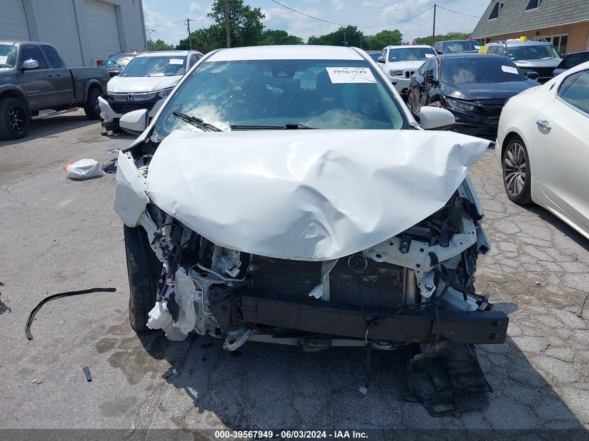 VIN 2T1BURHE9KC137111 2019 TOYOTA COROLLA LE