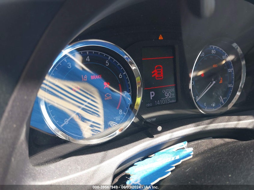 VIN 2T1BURHE9KC137111 2019 TOYOTA COROLLA LE
