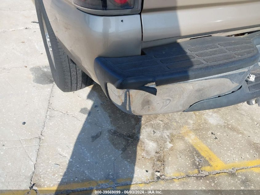 2004 Chevrolet Silverado 1500 Ls VIN: 2GCEC19V841137778 Lot: 39569099