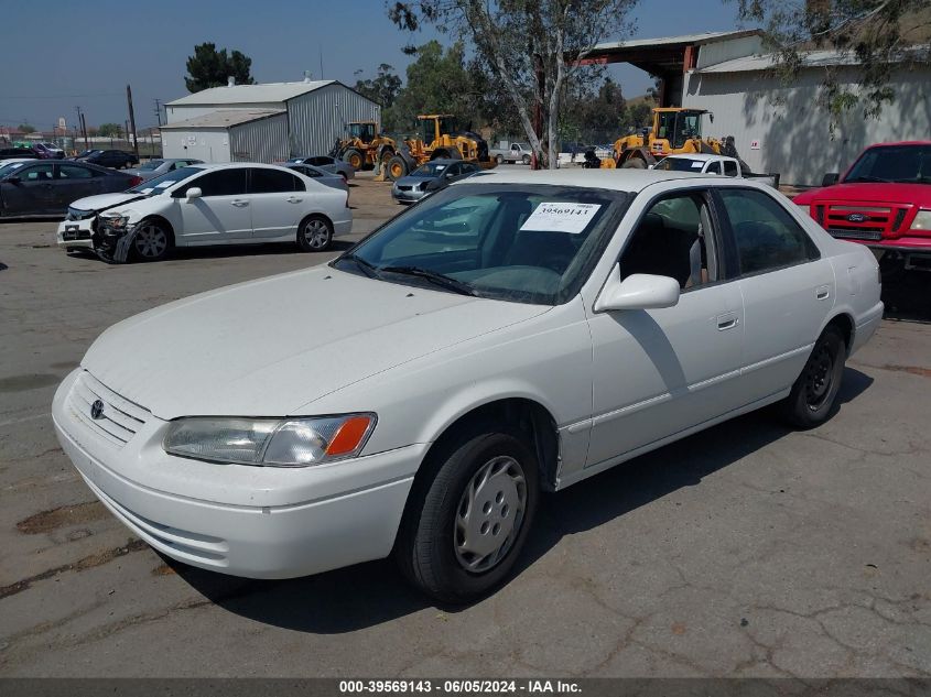 1999 Toyota Camry Le VIN: JT2BG22K5X0340875 Lot: 39569143