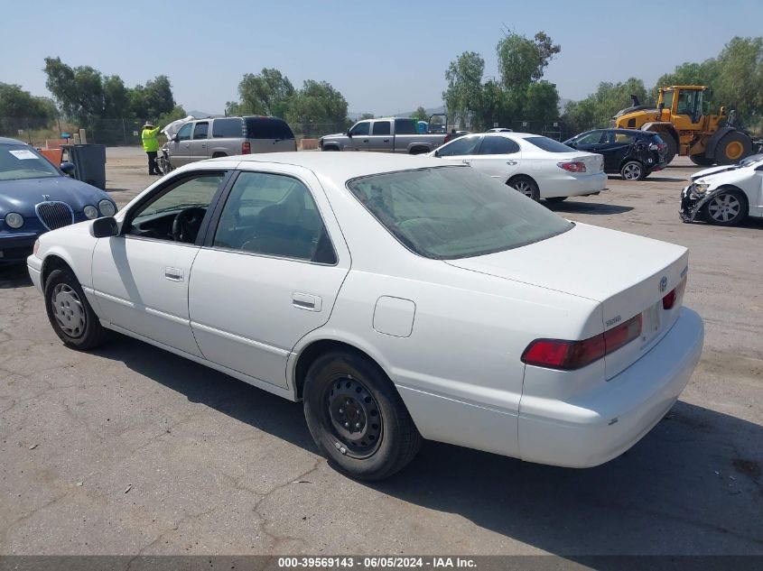 1999 Toyota Camry Le VIN: JT2BG22K5X0340875 Lot: 39569143