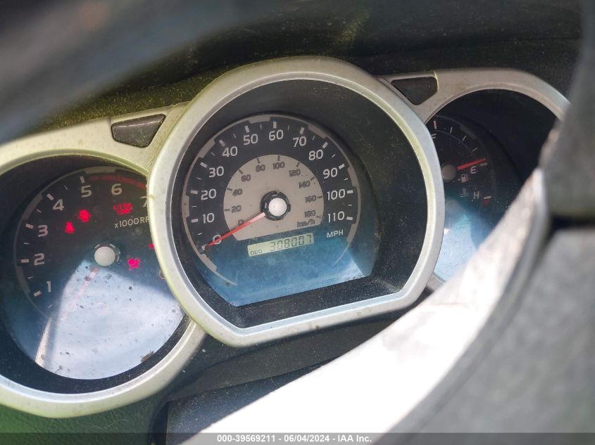 2004 Toyota 4Runner Sr5 V8 VIN: JTEBT14R740033724 Lot: 39569211